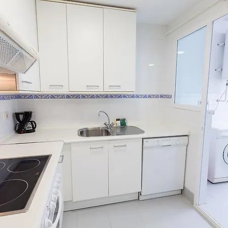 Vacation I Puerto Banus Apt, 24-7 Security, A Minute From The Marina, The Sea And Luxury Shopping דירה