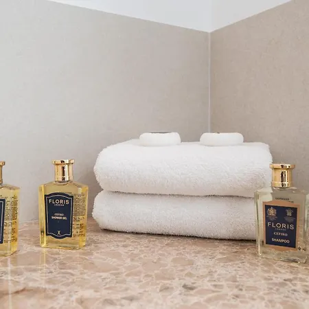 Vacation I Puerto Banus Apt, 24-7 Security, A Minute From The Marina, The Sea And Luxury Shopping *