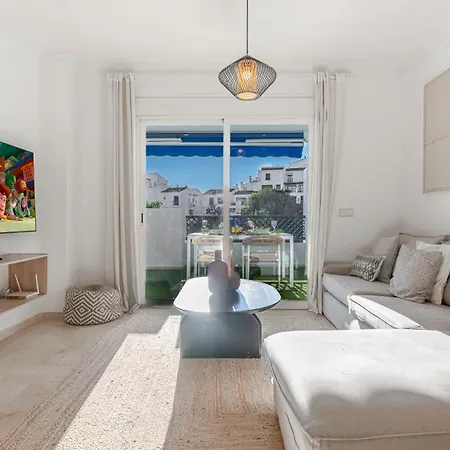Vacation I Puerto Banus Apt, 24-7 Security, A Minute From The Marina, The Sea And Luxury Shopping Lägenhet