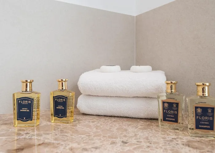 Vacation I Puerto Banus Apt, 24-7 Security, A Minute From The Marina, The Sea And Luxury Shopping *