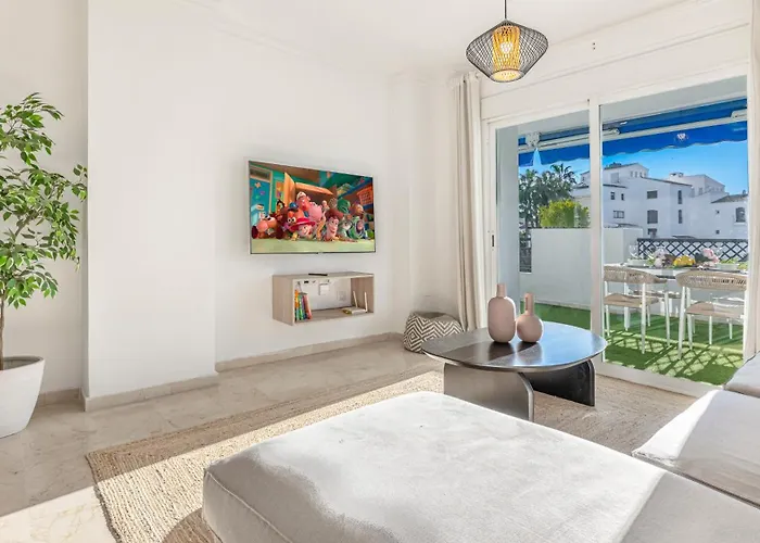 Vacation I Puerto Banus Apt, 24-7 Security, A Minute From The Marina, The Sea And Luxury Shopping *