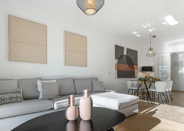 Vacation I Puerto Banus Apt, 24-7 Security, A Minute From The Marina, The Sea And Luxury Shopping *