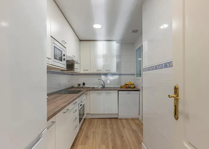 Vacation I Puerto Banus Apt, 24-7 Security, A Minute From The Marina, The Sea And Luxury Shopping דירה *