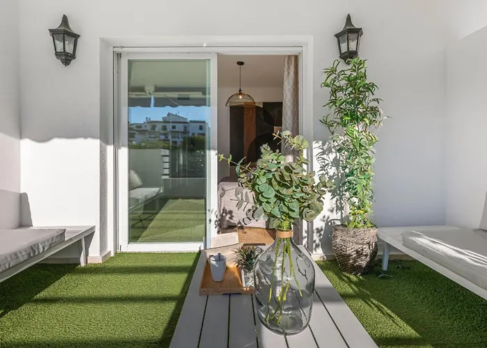 Апартаменты Vacation I Puerto Banus Apt, 24-7 Security, A Minute From The Marina, The Sea And Luxury Shopping *