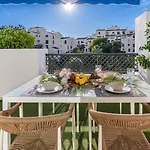 Vacation I Puerto Banus Apt, 24-7 Security, A Minute From The Marina, The Sea And Luxury Shopping Apartamento Marbella