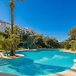 Vacation Marbella: Puerto Banus With Marina Access Apartment *