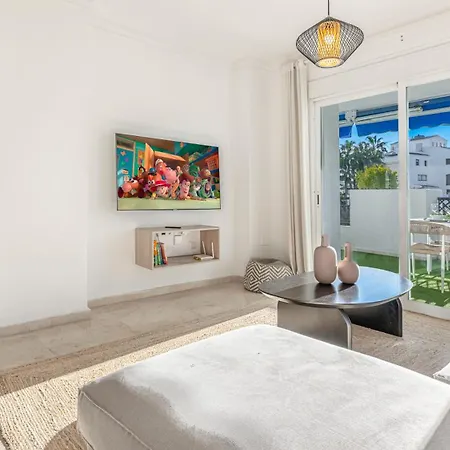 Vacation I Puerto Banus Apt, 24-7 Security, A Minute From The Marina, The Sea And Luxury Shopping *