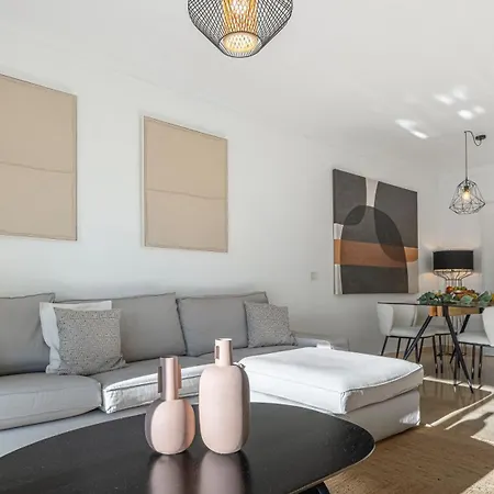 Vacation I Puerto Banus Apt, 24-7 Security, A Minute From The Marina, The Sea And Luxury Shopping *